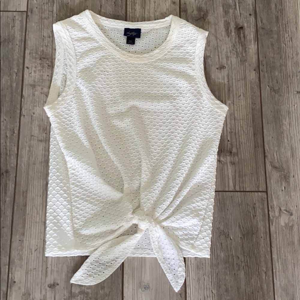 Buckle top